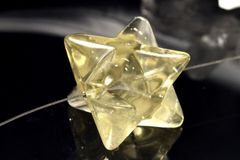 【１点物】AAA☆透明レモンカラー リビアングラス　14x13.5mm　マカバスター 六芒星 ルース パワーストーン 天然石 _PC4037