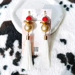 ホワイトフリンジロングピアス