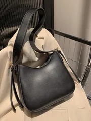 バッグ レディース ショルダーバッグ 女性の日常使用やアウトドア活動に適したブラックのファッショナブルなシンプルなショルダーバッグ1個