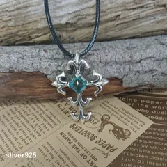 シルバー925 チェーン付き 革ヒモあり シルバーアクセサリー チャーム クロス アラベスク ジルコニア ライトブルー 十字架 メンズ レディース クール コーデ オシャレ ペンダントトップ ファッション 普段使い 雑貨 小物 記念 お揃い プレゼント 贈り物