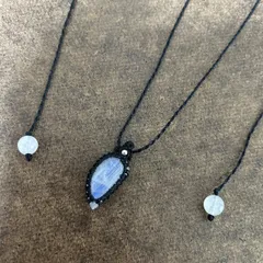 レインボームーンストーン　マクラメ　ペンダント　ネックレス