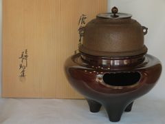 釜師 三代角谷與斎 作 淡々斎好 唐松地紋 独楽釜 蓋銀摘み 茶道具 共箱