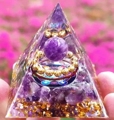 【SHOPS】オルゴナイト ピラミッド アメジスト 紫水晶 バランス 健康 金運 癒し 浄化 エネルギー 幸運 開運 恋愛運 結婚運 人間関係 対人運 仕事運 事業運 金運 魔除 ご利益 天然石 ペンダント パワーストーン 置物