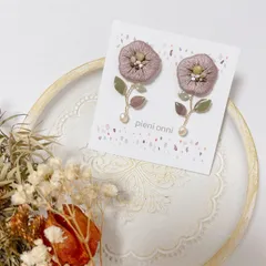 ラベンダーグレージュのお花刺繍ピアス/イヤリング
