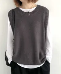 【タグ付新品未使用】[seu23q31023bチャコール] 裾くるりデザインニットベスト