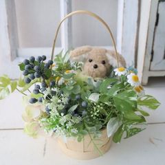ふわふわわんこの癒しバスケットアレンジ　母の日　誕生日　ギフト　直送　メッセージ代筆可能　595