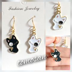 白黒猫ピアス（イヤリング他無料変更可能）