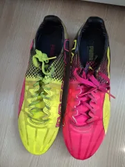 プーマ エボスピード トリックス サッカーシューズ