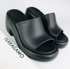 2025年最新】フェラガモ ラバーサンダルの人気アイテム - メルカリ