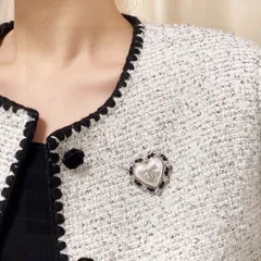 【今日特価】Chanel シャネル 新入荷 シルバー & ブラックレザー ハート型 ブローチ
