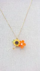 ヒマワリと天然石のネックレス 金属アレルギー対応