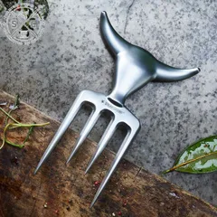 【アウトレット】ステーキ STEAK CHAMP カット用 フォーク BULL FORK （ 切り分けフォーク 肉切り分け用 カービングフォーク バーベキュー BBQ アウトドア ミートクローフォーク プルドポーク キャンプ 塊肉 肉 切る 裂く ほぐす ）