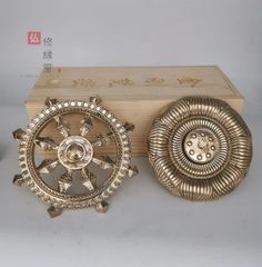 【修縁堂】密教法具 真言宗回転法輪 輪宝 輪羯台 寺院用仏具 真鍮制