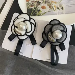 上品ブローチ　華やか　花　椿　カメリア　大粒パール　結婚式　入学式　入園式　卒業式　卒園式　白　ホワイト　グレー【期間限定】【数量限定】‼️大人気のこりわずか‼️