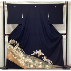 239　中古品　正絹　黒留袖　京友禅金彩加工　螺鈿加工　丸なし根笹家紋入