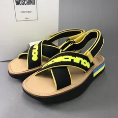 4f9 《新品》 MOSCHINO モスキーノ クリスクロスサンダル シャワーサンダル ロゴバンド シャークトゥースソール 41 ブラック イエロー スポサン シューズのサムネイル