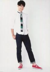 [중고] 원시 사진(남성) BOYS AND MEN/츠지모토 타츠키/전신·의상 화이트·넥타이 녹색 블랙 그레이·오른쪽 방향·치아 보여·배경 흰색/공식 생 사진