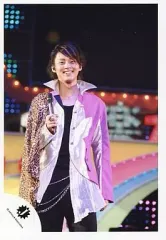 【中古】生写真(ジャニーズ) Kis-My-Ft2/藤ヶ谷太輔/ライブフォト・膝上・衣装紫白豹柄・右手マイク・背景黒/公式生写真