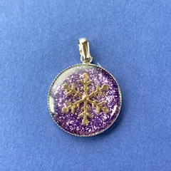 雪の結晶　ラメレジン ペンダントトップ