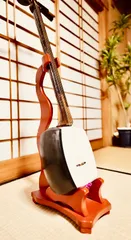 ♪ハンドメイド　沖縄三線スタンド　木製　ブラックカラー 4丁用　匿名配送♪ ♪ハンドメイド 沖縄三線スタンド 木製 ブラックカラー 4丁用