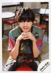 【中古】生写真(ジャニーズ) Aぇ! group/佐野晶哉/膝上・座り・衣装カーキ・赤・黄・両手重ね・歯見せ・足開き/「ジャニーズJr.8・8祭り～東京ドームから始まる～」グッズオフショット/公式生写真