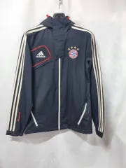 FC Bayern München リバーシブルパーカー【激レア】 FC Bayern München リバーシブルパーカー【激レア】
