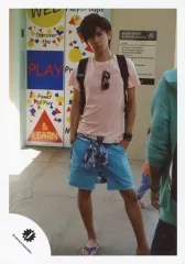 【中古】生写真(ジャニーズ) Mr.King vs Mr.Prince/神宮寺勇太/全身(足見切れ)・衣装ピンク・青・両手ポケット・背景白/キンプリハワイ第二弾/公式生写真