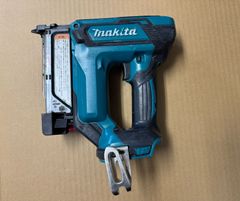 マキタ　充電式ピンタッカ　PT353D　18V　本体のみ　中古品　インボイス対応領収書OK　平日のみ発送