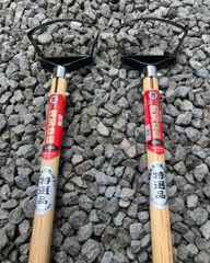 【両刃で使いやすい！便利な中型草削り2本セット！多少の訳あり特価！】 別撰  両刃中型草削り 900mm焼柄×2本セット