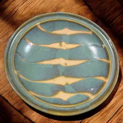 綺麗なエメラルドグリーンの大皿 飾り皿 工芸品 焼き物 緑釉 一品 芸術品 時代物 無銘 蔵出し