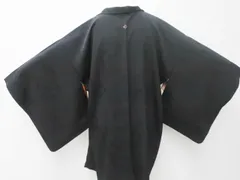 【一輝堂】【着物】 アンティーク 羽織 黒羽織 縫い紋 古典地紋 羽織紐付き 身丈約82cm 裄丈約66cm 25z03-1112