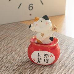 瀬戸焼手作り 福袋・招猫  招き猫の置物招福置物 和の縁起物  運気上昇 かわいい ねこの置物 玄関飾り 開運 商売繁盛インテリア   海外お土産 ギフト お祝い プレゼント 贈り物 クラフトマンハウス