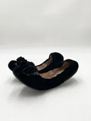 ミュウミュウ　フラットシューズ　最終値下 MIU MIU × New Balance コラボスニーカー『574』が国内1月26日