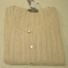 【秋冬クリアランス！！】【送料無料！】【オフィス　カジュアル！】【長袖カーディガン】【レディス　ケーブル＆編み柄　カーディガン＜ベージュ：Ｍ＞】612017レース編み柄＆衿手口前立裾フリル柄、ボタン可愛い花柄、【はおりもの】【端境期に丁度いい、軽快アウター♪】