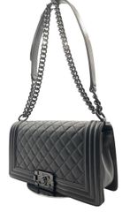 シャネル(CHANEL)  ボーイシャネル チェーンショルダー  ソーブラック ラムスキン ブラック金具 25番 中古 レディース ショルダーバッグ