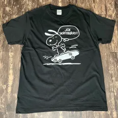 スヌーピー・スケートボード・プリントTシャツ・黒