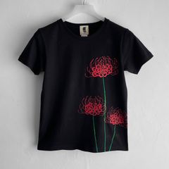 彼岸花柄Tシャツ レディース ブラック 手描きで描いた彼岸花柄Tシャツ 曼珠沙華