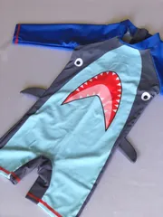 Shark rash guard シャーク　サメ　ベビーラッシュガード　男の子水着　海外水着　ベビー水着　ベビースイムウェア　ベビー服　ベビー　子供服　水遊び　プール　ベビープールのサムネイル