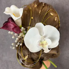 【金箔付き】カラーリリーと胡蝶蘭の髪飾り　成人式結婚式卒業式　振袖袴着物和装　ヘッドドレス　ヘアパーツ　かんがし　フォトウェディング　和装前撮り　色打ち掛け　お色直し