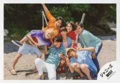【中古】生写真(ジャニーズ) ジャニーズWEST/集合(7人)/横型・全身・前列藤井中間しゃがみ・センター濱田ハンモック座り・背景野外/『人生は素晴らしい』PV＆ジャケ写撮影/公式生写真