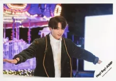 【中古】生写真(ジャニーズ) Hey! Say! JUMP/知念侑李/横型・上半身・衣装黒・白・右向き・両手広げ/アルバム「PARADE」MV＆ジャケ写オフショット/公式生写真