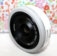 美品❤️大人気ホワイト❤️Canon EF 40mm STM❤️単焦点レンズ 美品❤️大人気ホワイト❤️Canon EF 40mm STM❤️単焦点レンズ