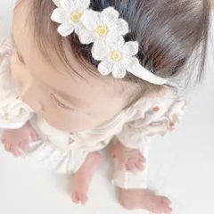 3つのお花のベビーヘアバンド 【デイジー】新生児　赤ちゃん　かぎあみ　カチューシャ　ヘッドバンド　退院着　ベビー袴　春　100日 お食い初め
