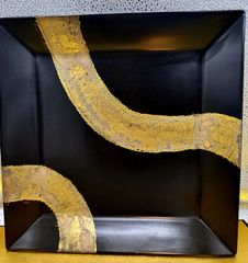 有田焼　黒田一楽作　黒マット金銀彩刷毛紋様正角尺皿