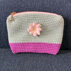 ファスナー付きポーチ　ハンドメイド