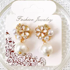ホワイト　フラワー　お花　コットンパール　揺れる　ハンドメイド　ピアス　イヤリング