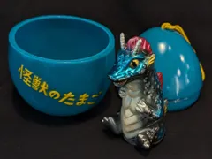 M1号怪獣のたまご 130㎜ 青成型/黄色文字 赤ちゃんチタノザウルス(黒成型) M1号 怪獣のたまご HMV限定版 - 一番星WEBショップ