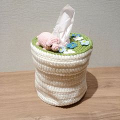 ブタと花畑のロールペーパーカバー