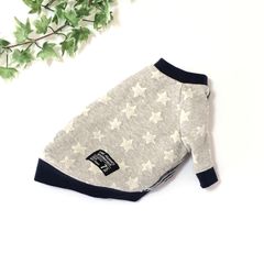 【胴回り44センチ】 星柄×ヒッコリーのラグラントレーナー犬服