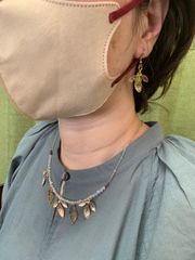葉っぱのネックレスとピアスのセット